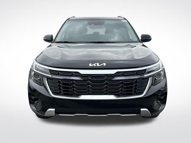 Photo of 2025 Fusion Black Kia Seltos