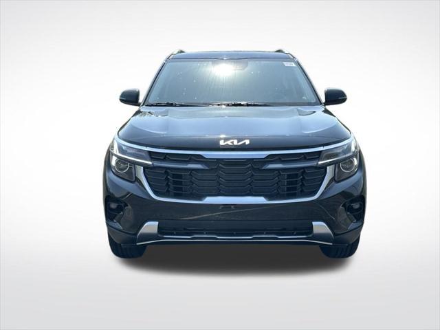 Photo of 2025 Fusion Black Kia Seltos