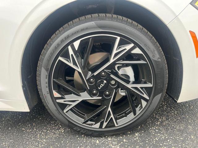 Photo of 2026 Snow White Pearl Kia K5