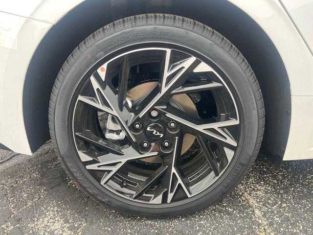 Photo of 2026 Snow White Pearl Kia K5