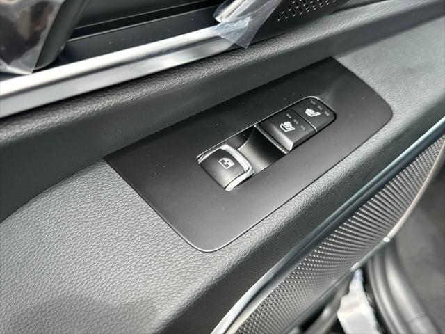Photo of 2025 Ebony Black Kia Telluride