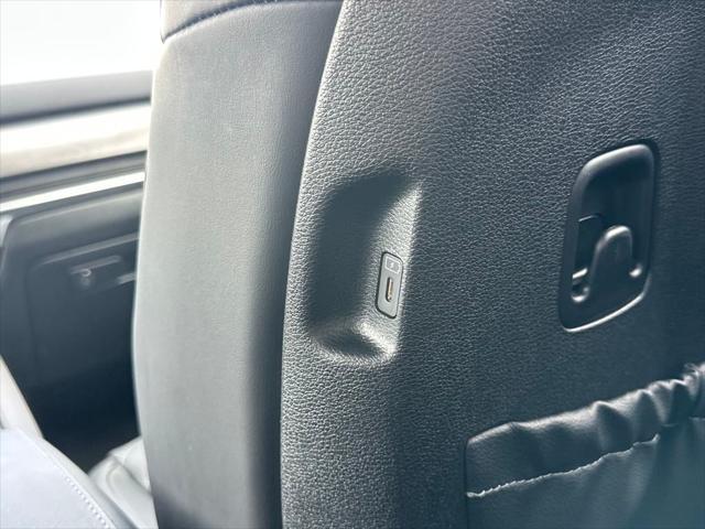 Photo of 2025 Ebony Black Kia Telluride