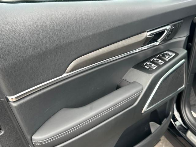 Photo of 2025 Ebony Black Kia Telluride