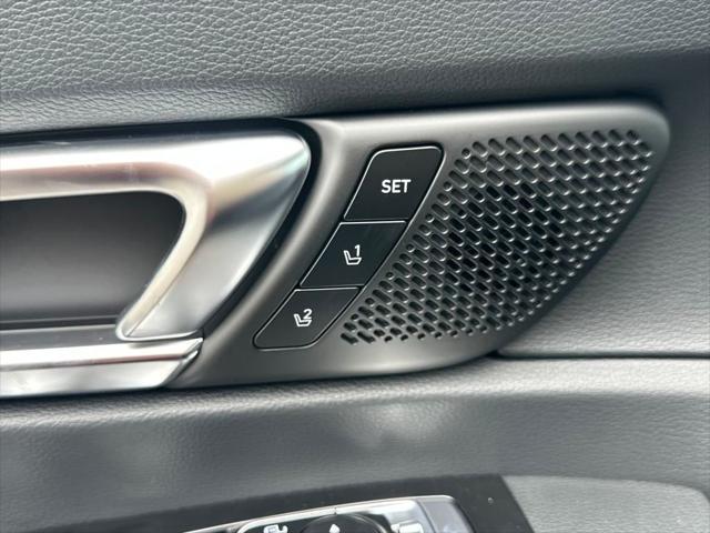 Photo of 2025 Ebony Black Kia Telluride