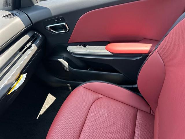 Photo of 2025 Aurora Black Pearl Kia K4