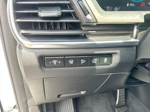 Photo of 2025 Glacial White Pearl Kia Telluride