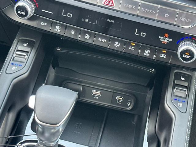 Photo of 2025 Glacial White Pearl Kia Telluride