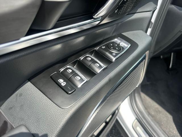 Photo of 2025 Glacial White Pearl Kia Telluride