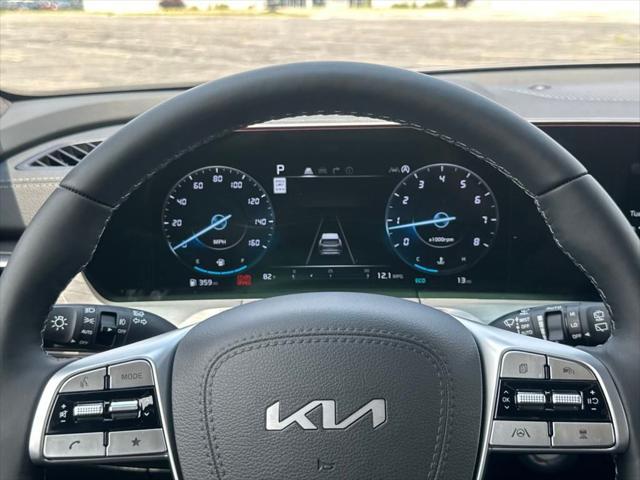 Photo of 2025 Glacial White Pearl Kia Telluride