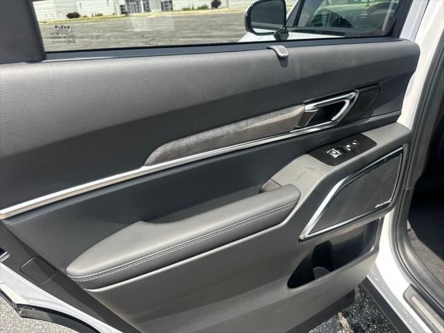Photo of 2025 Glacial White Pearl Kia Telluride