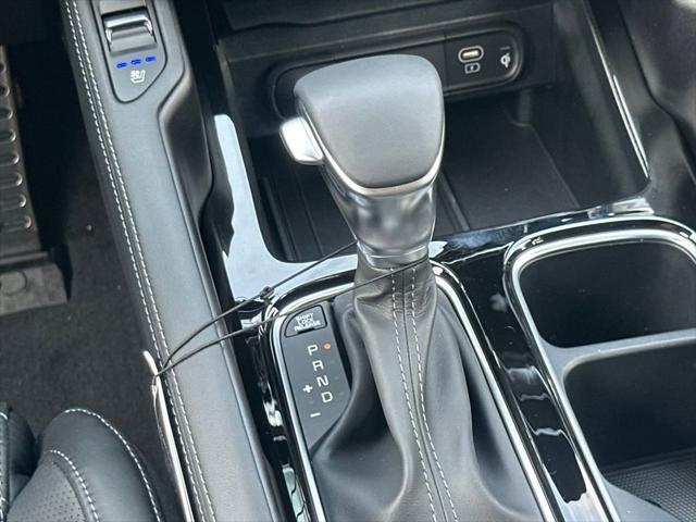 Photo of 2025 Glacial White Pearl Kia Telluride