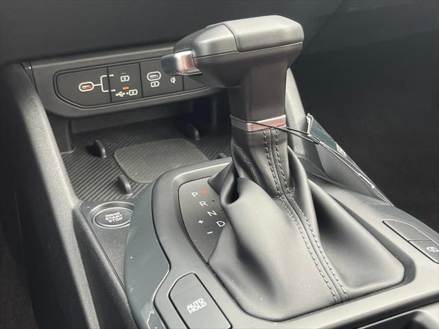 Photo of 2025 Snow White Pearl Kia K4