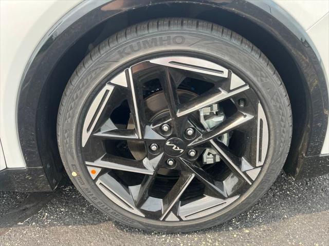 Photo of 2025 Snow White Pearl Kia K4