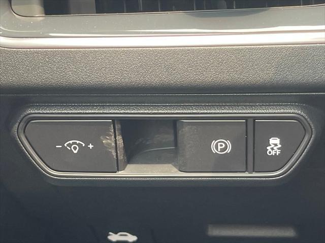 Photo of 2025 Snow White Pearl Kia K4