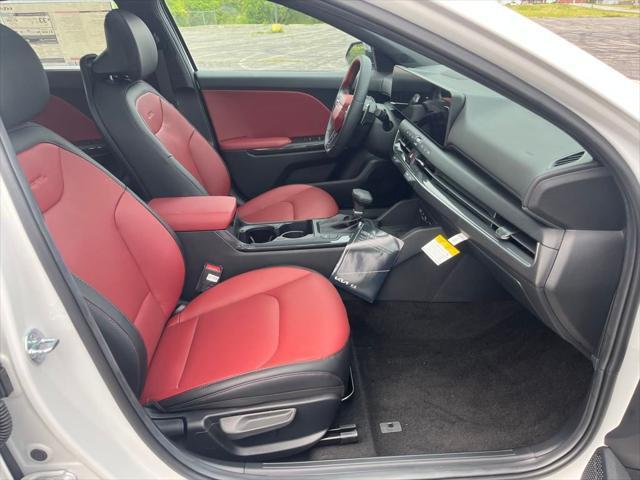 Photo of 2025 Snow White Pearl Kia K4
