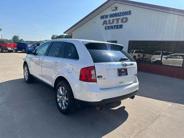 Photo of 2013 White Ford Edge