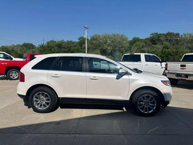 Photo of 2013 White Ford Edge