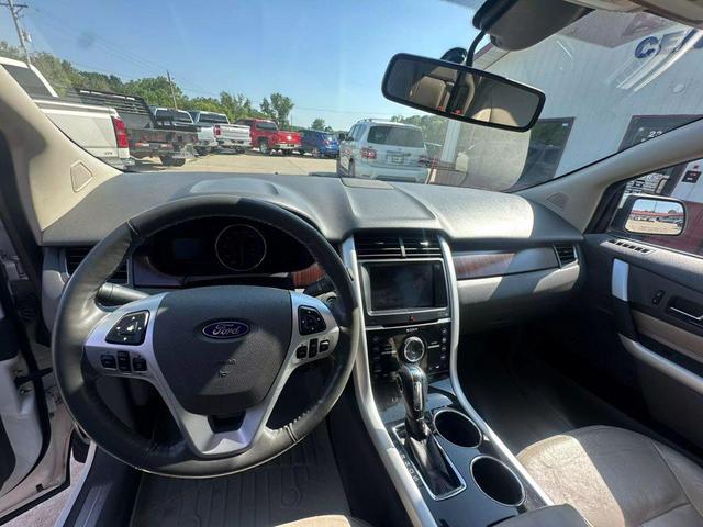 Photo of 2013 White Ford Edge