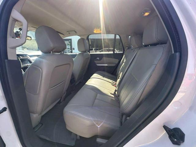 Photo of 2013 White Ford Edge
