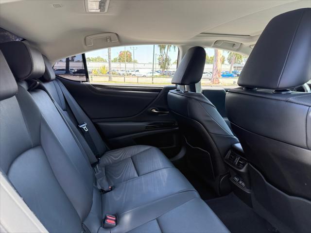 Photo of 2023 Iridium Lexus ES 350