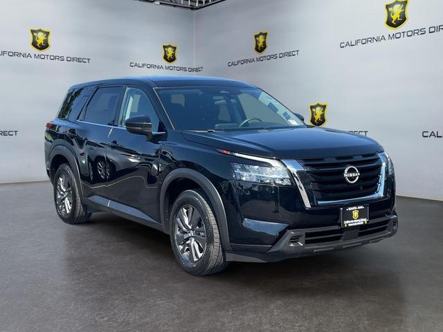 Photo of 2022 Super Black Nissan Pathfinder