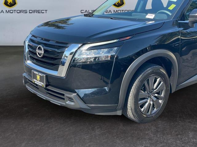 Photo of 2022 Super Black Nissan Pathfinder