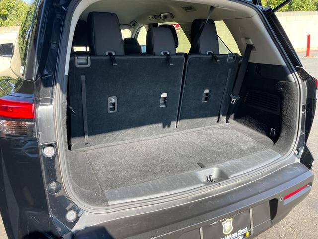 Photo of 2022 Super Black Nissan Pathfinder
