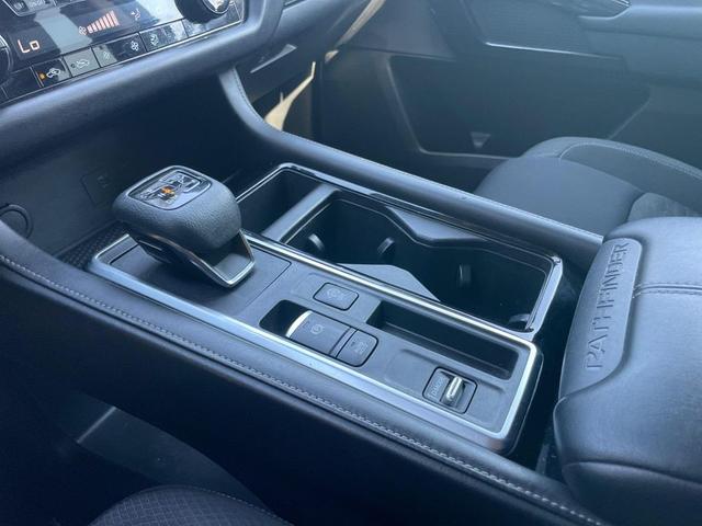 Photo of 2022 Super Black Nissan Pathfinder