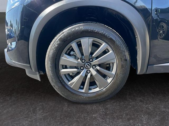 Photo of 2022 Super Black Nissan Pathfinder