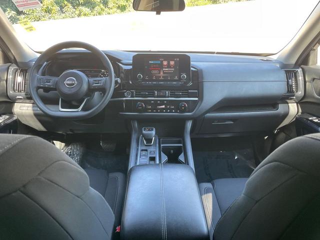 Photo of 2022 Super Black Nissan Pathfinder