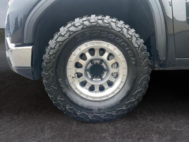 Photo of 2023 Onyx Black GMC Sierra 1500