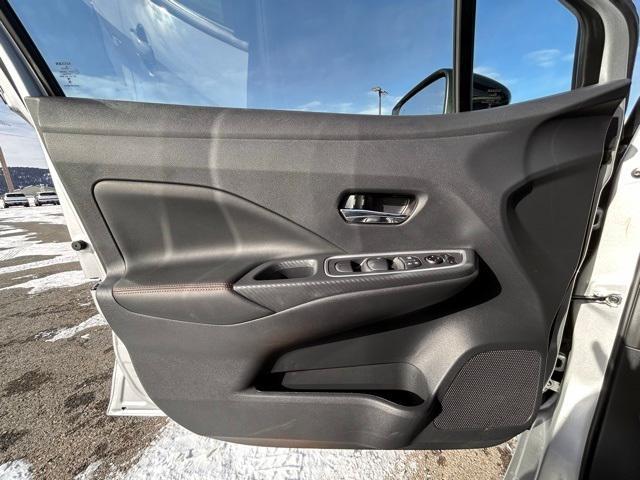 Photo of 2025 Brilliant Silver Metallic Nissan Versa