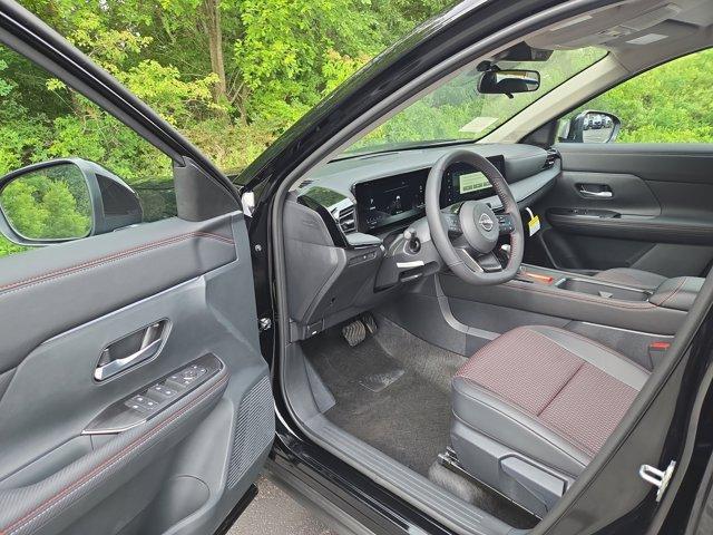 Photo of 2025 Super Black Nissan Kicks