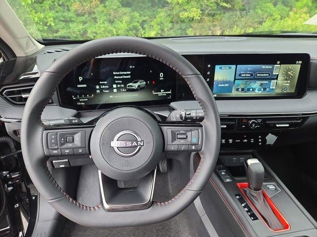 Photo of 2025 Super Black Nissan Kicks