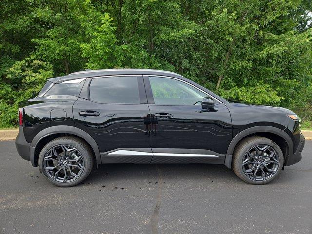 Photo of 2025 Super Black Nissan Kicks