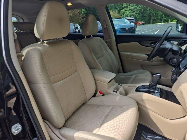 Photo of 2017 Magnetic Black Nissan Rogue