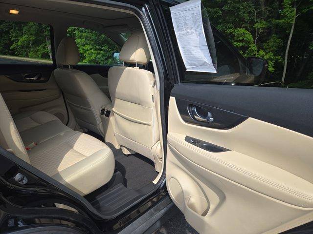 Photo of 2017 Magnetic Black Nissan Rogue