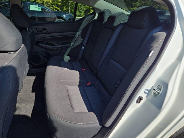 Photo of 2023 White Nissan Altima