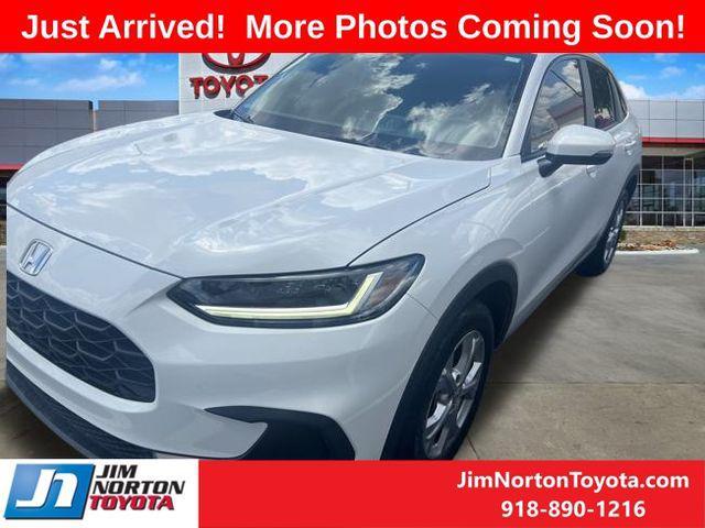 Photo of 2023 Platinum White Pearl Honda HR-V