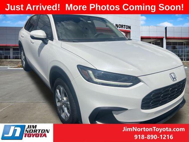 Photo of 2023 Platinum White Pearl Honda HR-V