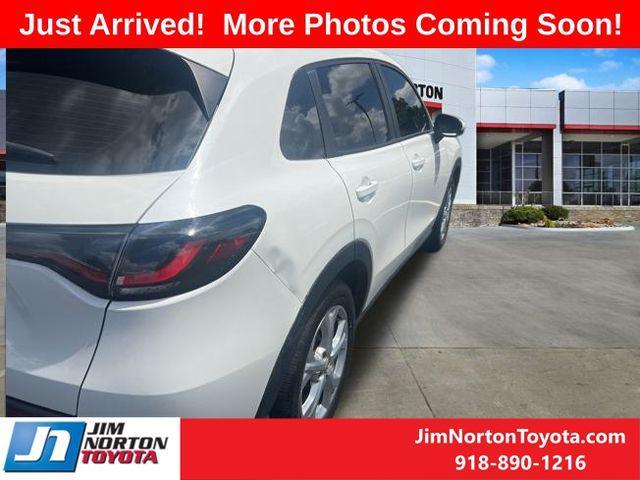 Photo of 2023 Platinum White Pearl Honda HR-V