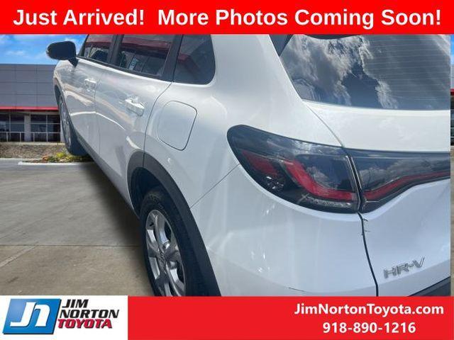Photo of 2023 Platinum White Pearl Honda HR-V