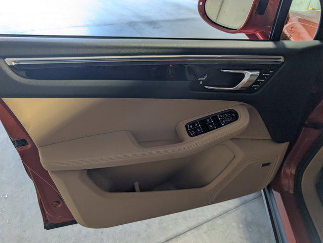 Photo of 2025 Papaya Metallic Porsche Macan