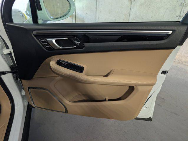 Photo of 2023 White Porsche Macan