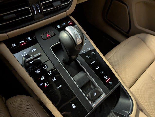 Photo of 2023 White Porsche Macan