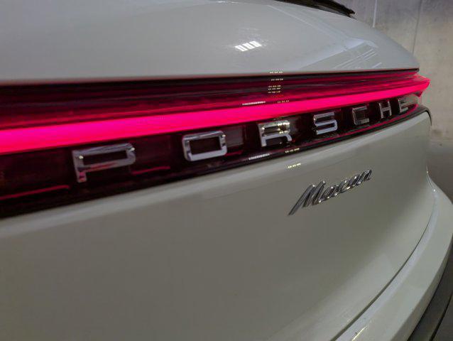 Photo of 2023 White Porsche Macan