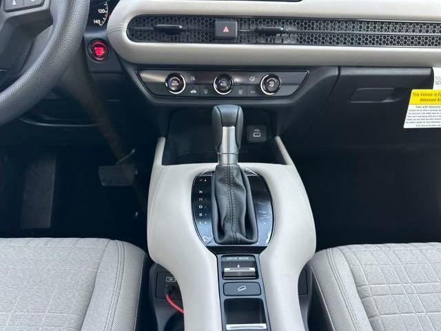 Photo of 2025 Platinum White Pearl Honda HR-V