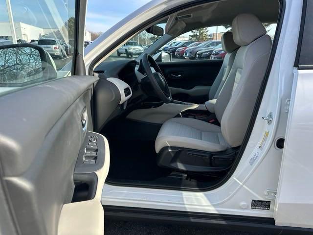 Photo of 2025 Platinum White Pearl Honda HR-V