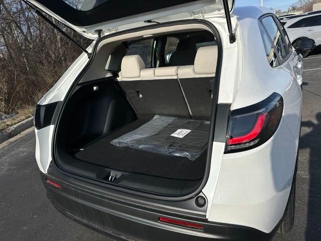 Photo of 2025 Platinum White Pearl Honda HR-V