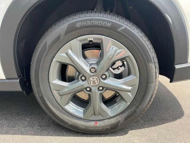 Photo of 2026 Platinum White Pearl Honda HR-V
